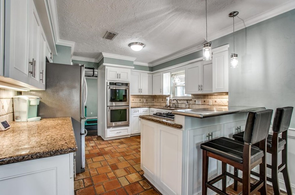 2914 Durban Dr, Houston TX  77043-1327 exterior