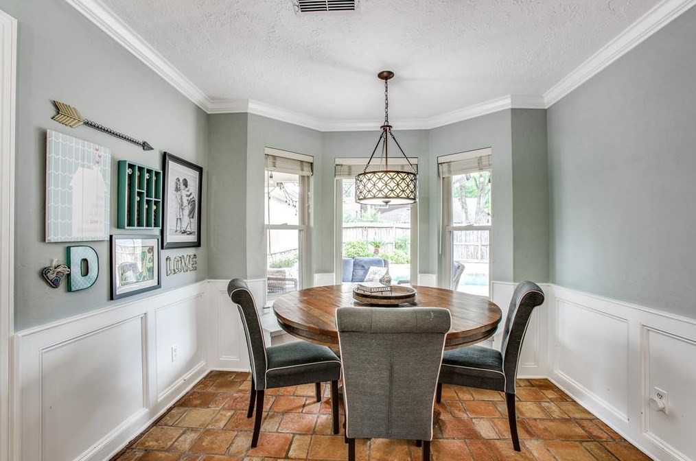 2914 Durban Dr, Houston TX  77043-1327 exterior