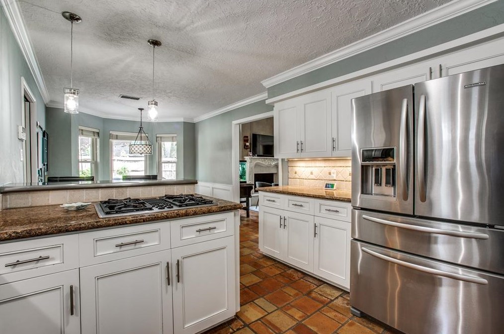 2914 Durban Dr, Houston TX  77043-1327 exterior