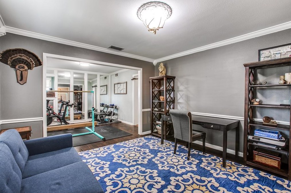 2914 Durban Dr, Houston TX  77043-1327 exterior