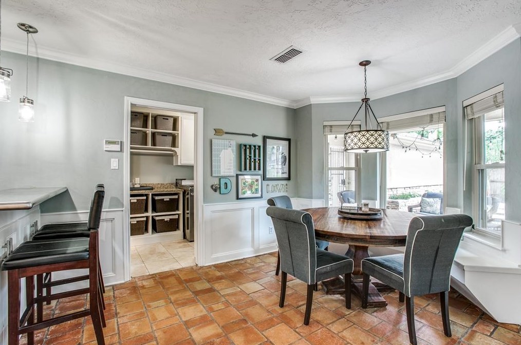 2914 Durban Dr, Houston TX  77043-1327 exterior