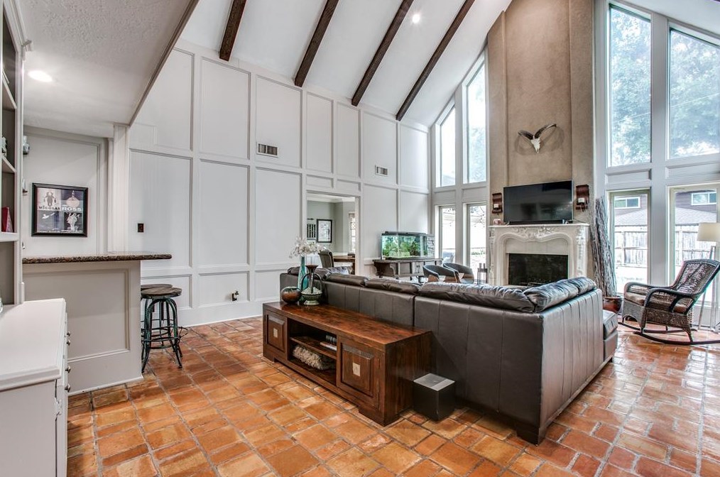 2914 Durban Dr, Houston TX  77043-1327 exterior