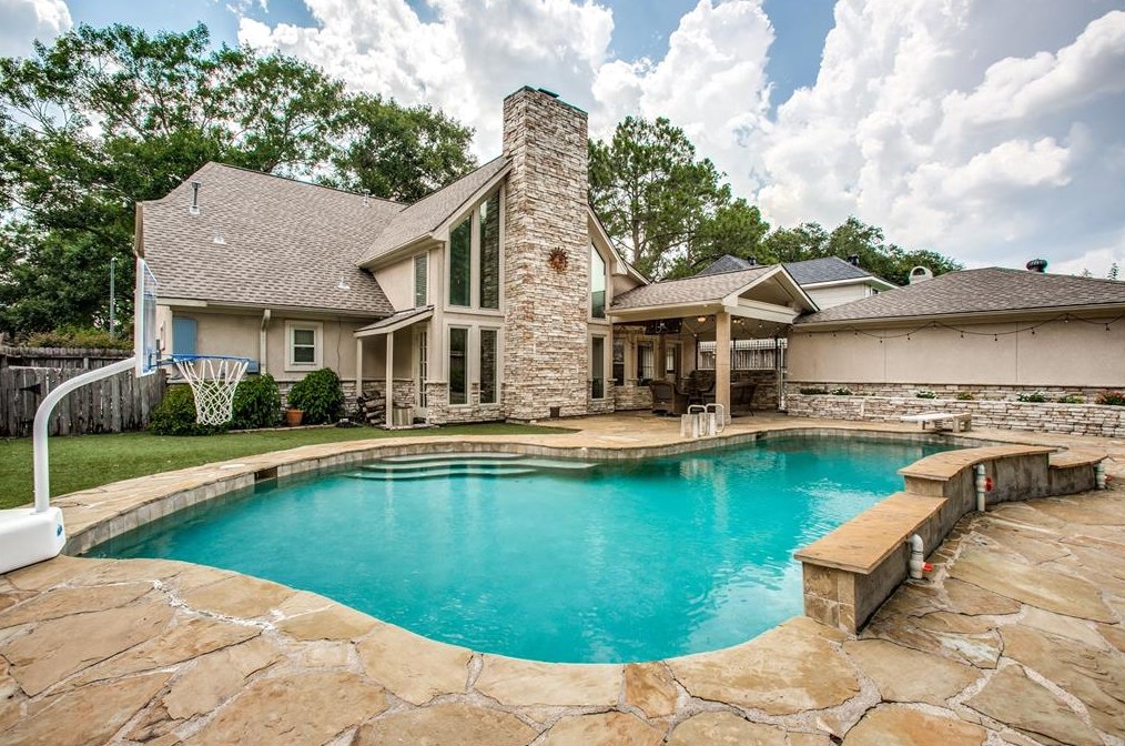 2914 Durban Dr, Houston TX  77043-1327 exterior