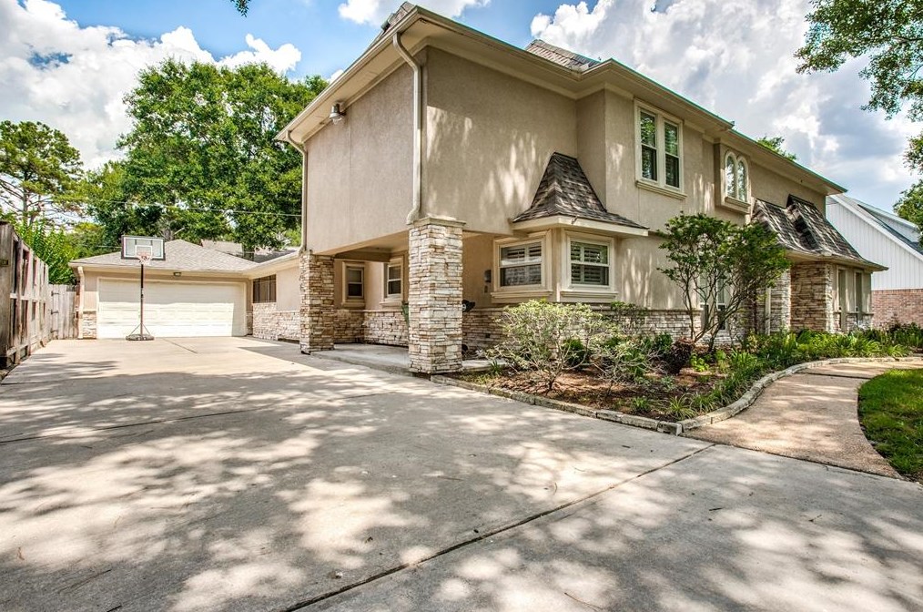 2914 Durban Dr, Houston, TX 77043-1303