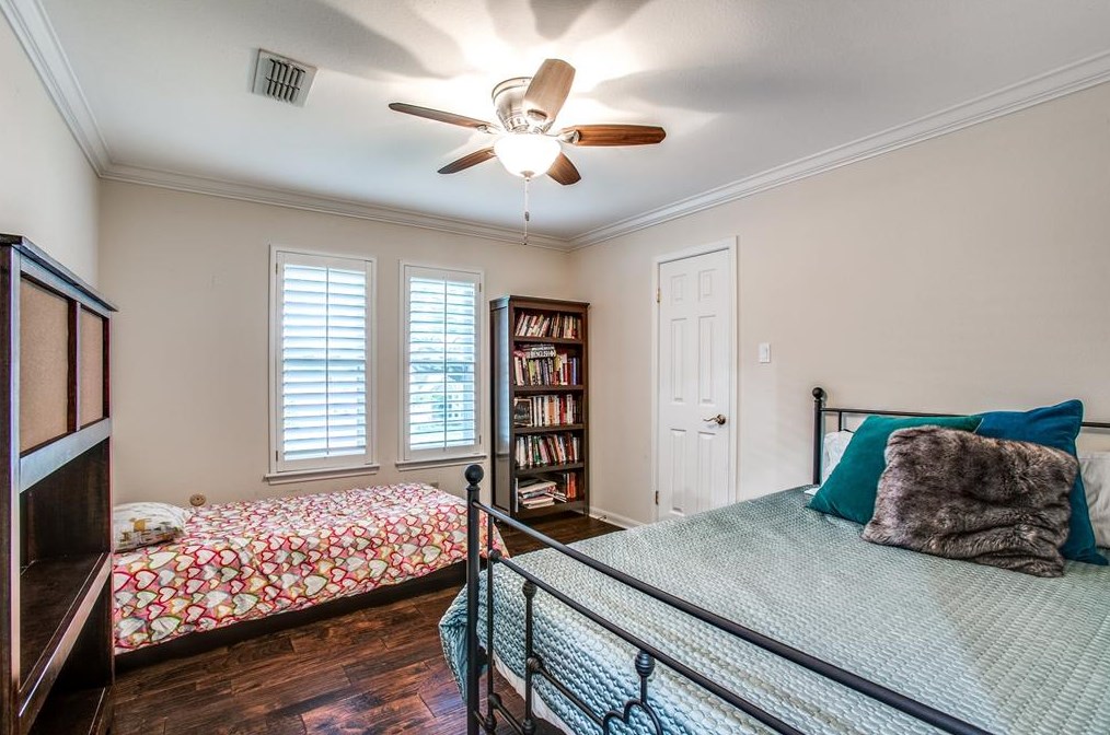 2914 Durban Dr, Houston TX  77043-1327 exterior