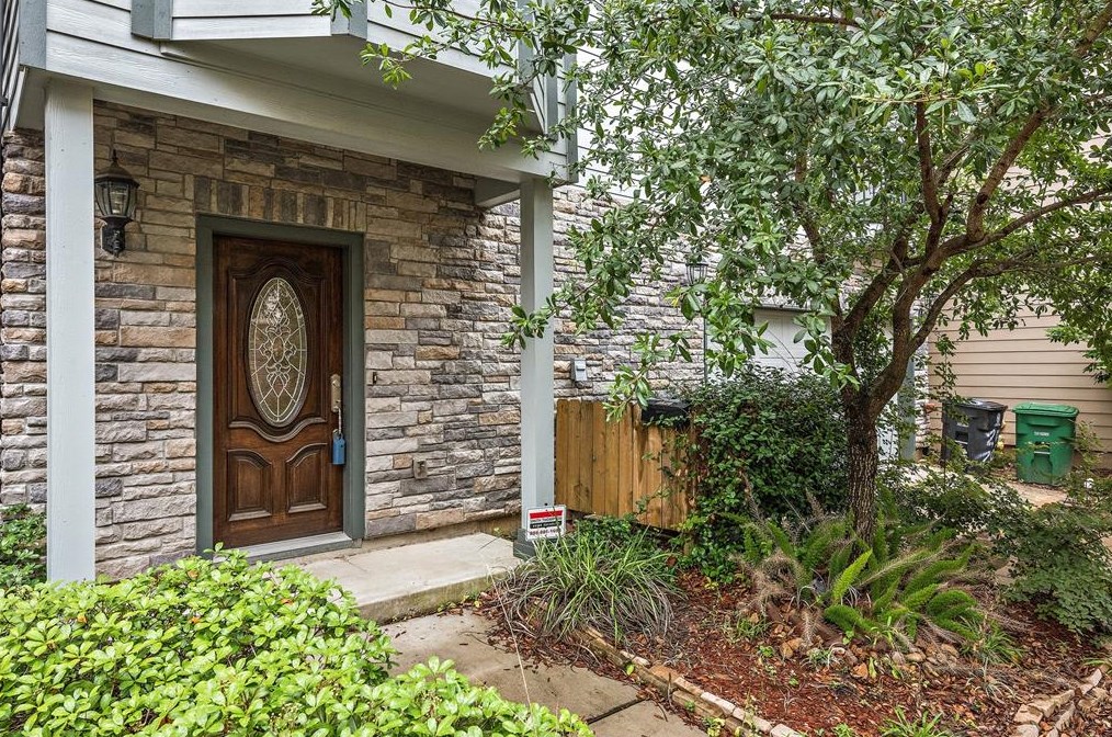 2520 Bevis St, Houston, TX 77008-1848
