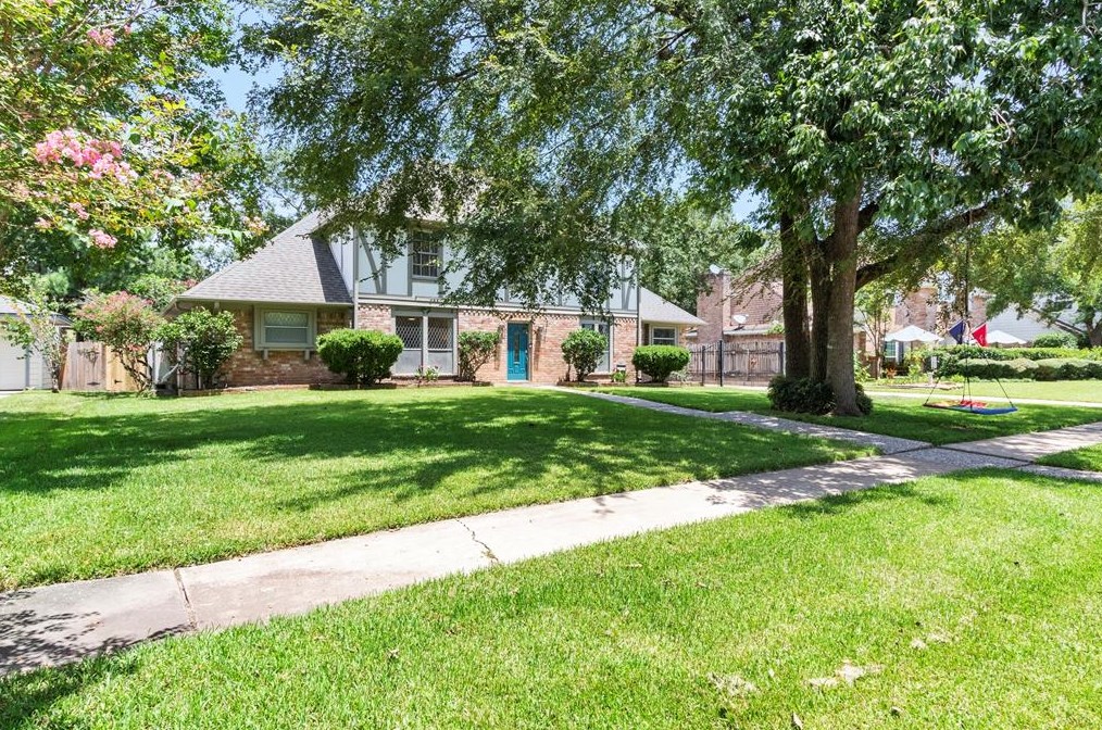4215 Crownwood Dr, Taylor Lake Village, TX 77586-4107