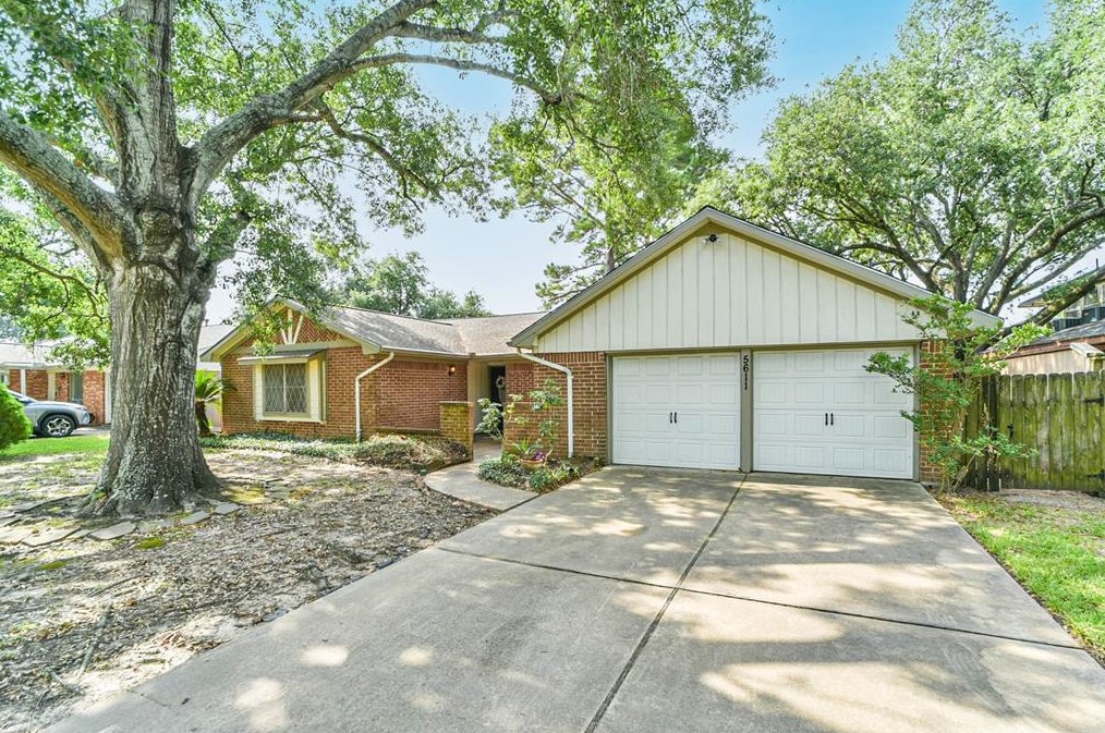 5611 Carew St, Houston, TX 77096