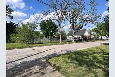 1424 E 33rd Street, Houston, TX 77022 - Photo 2