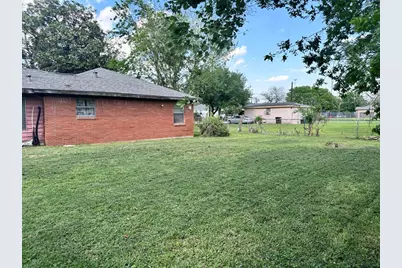1424 E 33rd Street, Houston, TX 77022 - Photo 14