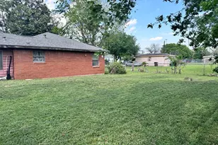 1424 E 33rd St, Houston, TX 77022 - Photo 14