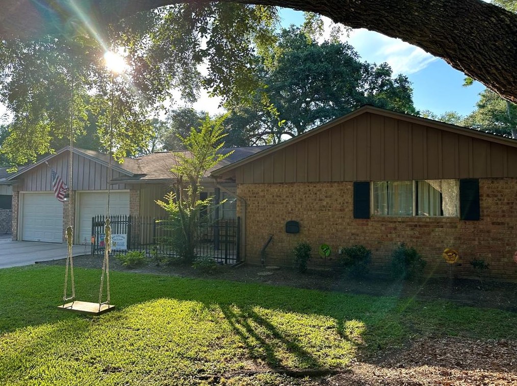 2901 Encino Ave, Bay City, TX 77414-2745