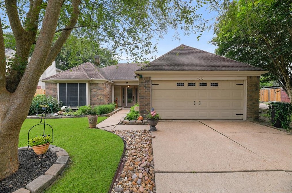 4010 Spring Forest Dr, Pearland, TX 77584-9005