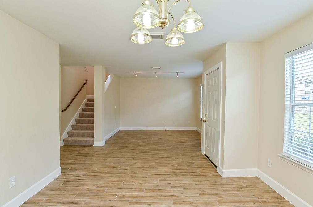1505 Nichole Woods Dr, Houston TX  77047-4445 exterior