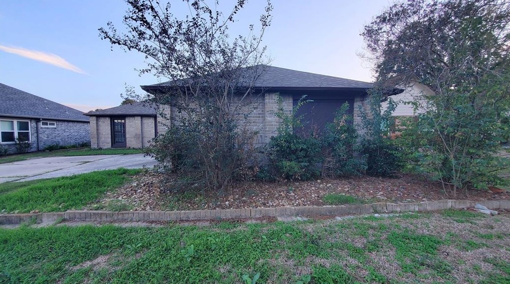 9611 Walnut Glen Dr, Houston, TX 77064