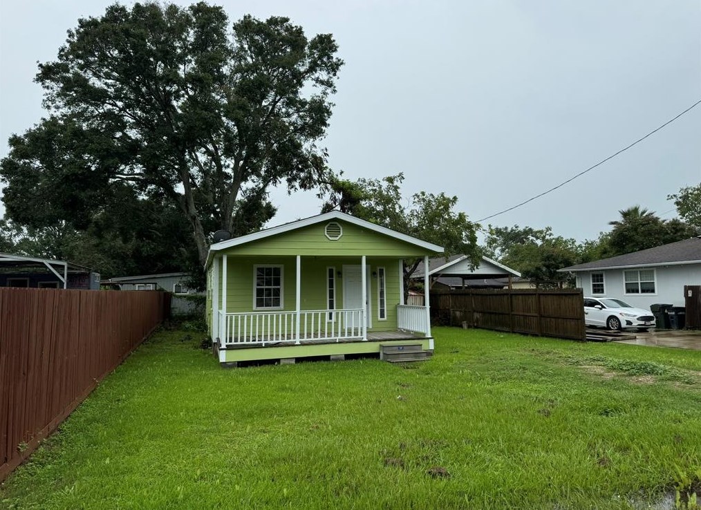 4124 Carl St, Bacliff, TX 77518
