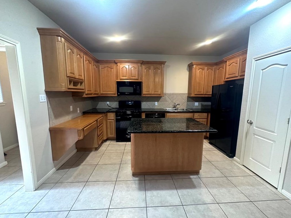 415 S Magnolia St, Alvin, TX 77511