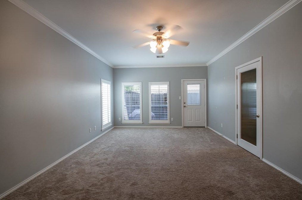 915 E Heights Hollow Ln, Houston, TX 77007