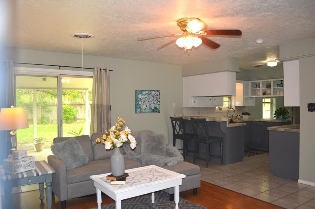 1500 Echols Dr, Baytown TX  77520-5620 exterior