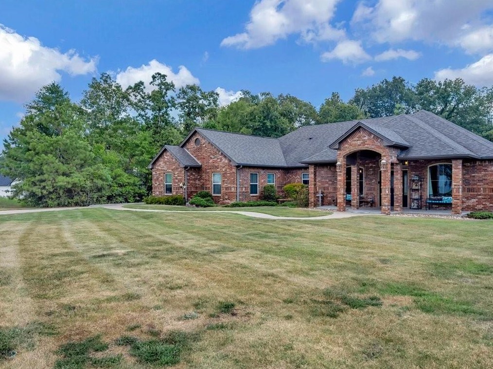 102 Timber Creek Dr, Lufkin, TX 75901-4420