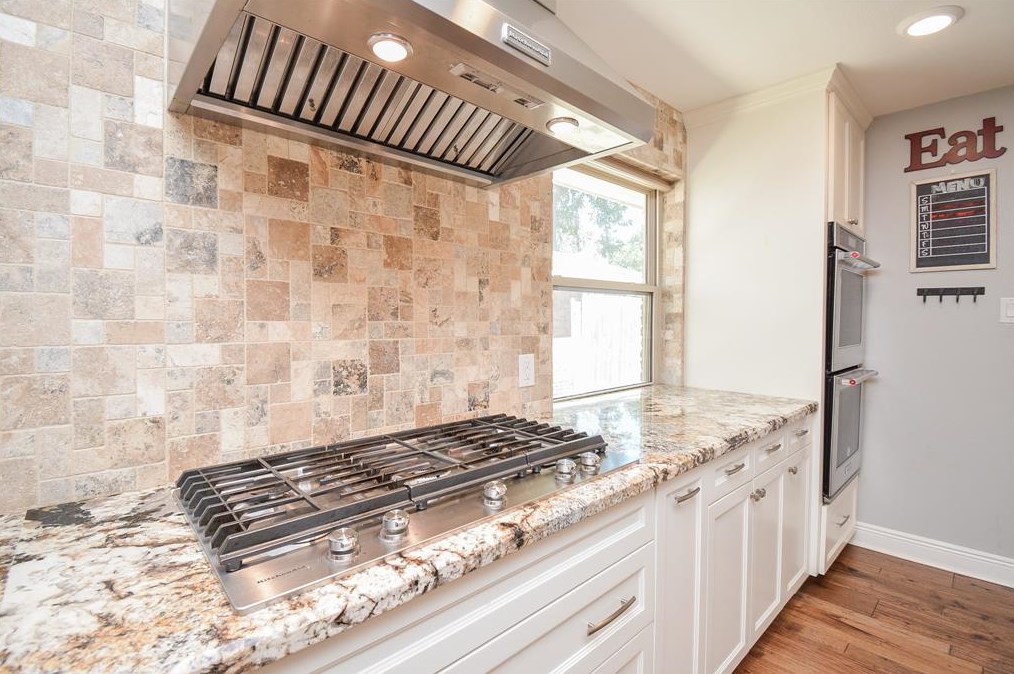 6026 Yarwell Dr, Houston TX  77096-5330 exterior