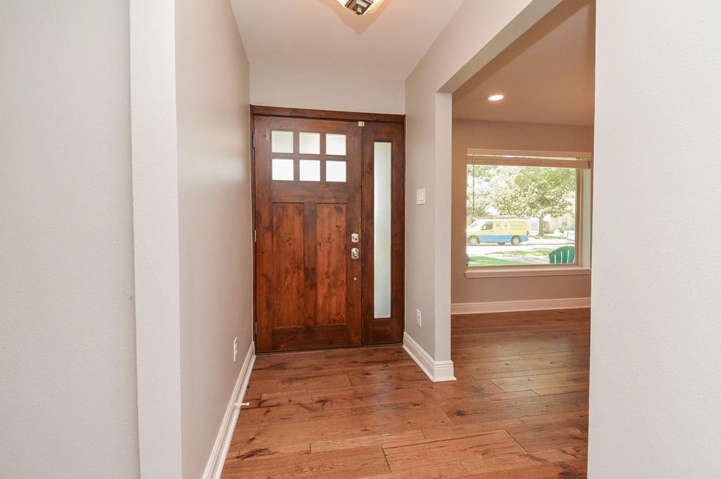 6026 Yarwell Dr, Houston TX  77096-4721 exterior