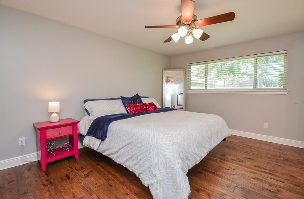 6026 Yarwell Dr, Houston TX  77096-5330 exterior