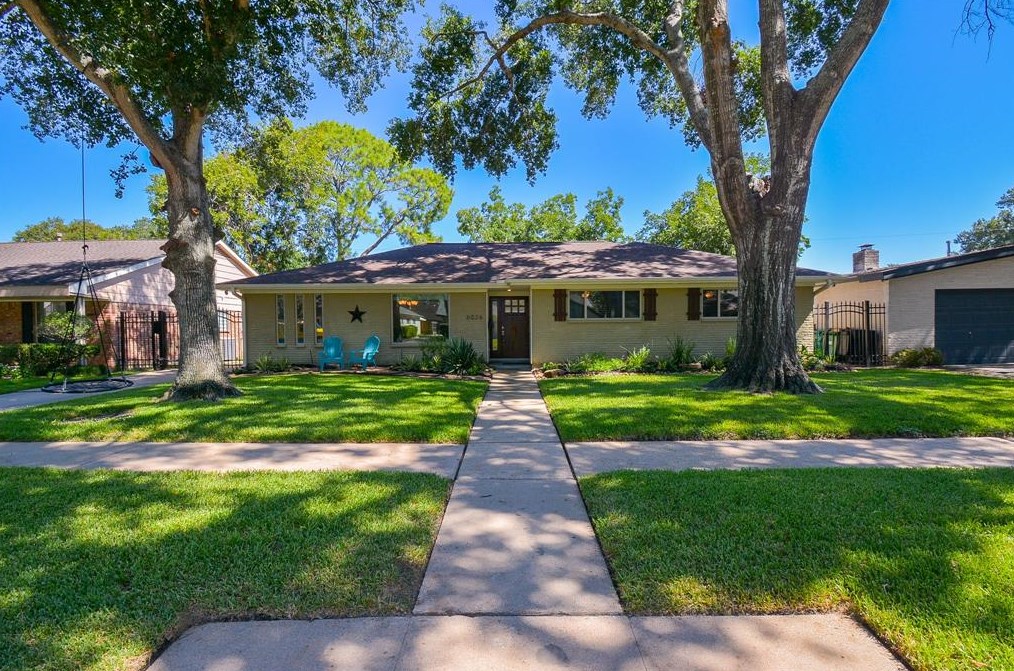 6026 Yarwell Dr, Houston, TX 77096-4721