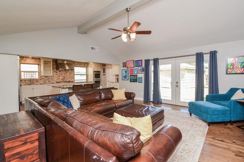 6026 Yarwell Dr, Houston TX  77096-5330 exterior