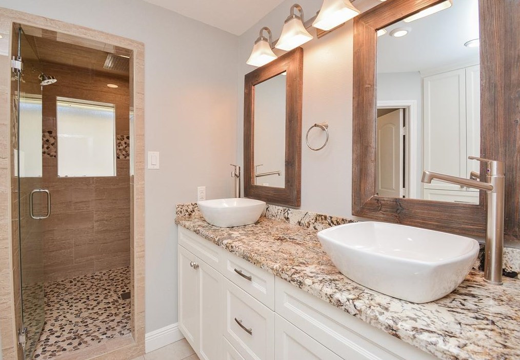 6026 Yarwell Dr, Houston TX  77096-5330 exterior