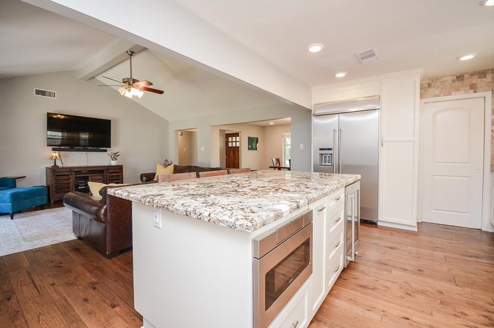 6026 Yarwell Dr, Houston TX  77096-5330 exterior