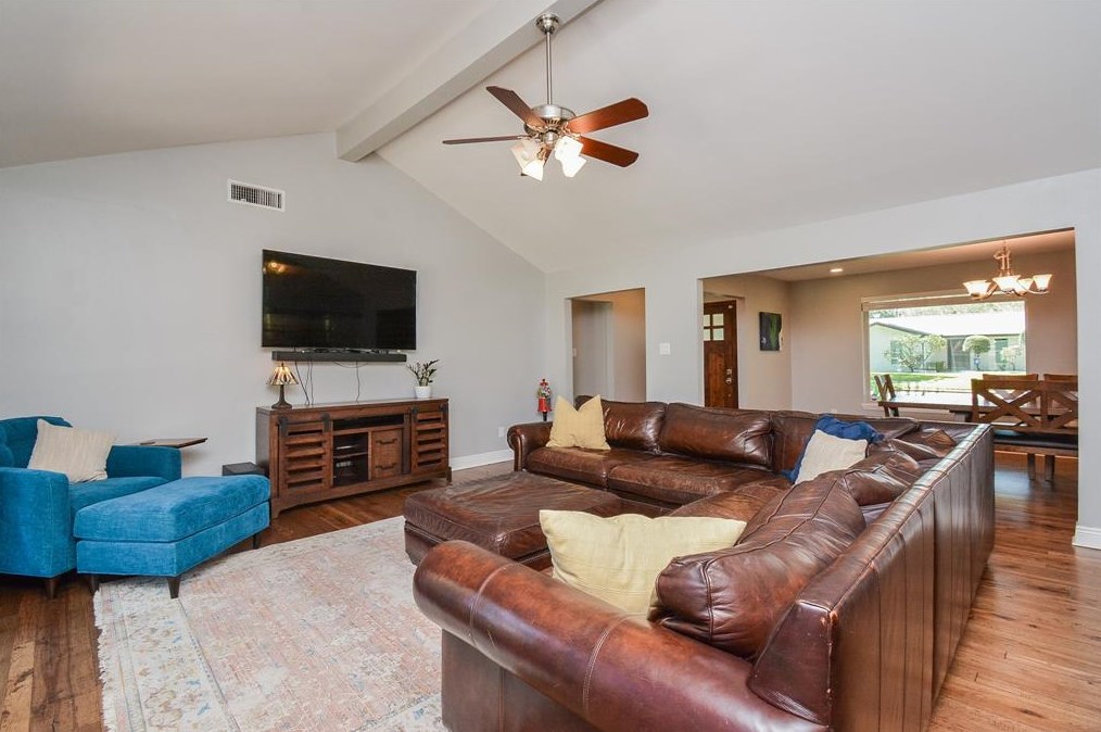 6026 Yarwell Dr, Houston TX  77096-5330 exterior