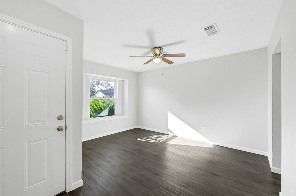 5023 Tavenor Ln, Houston TX  77048-2643 exterior