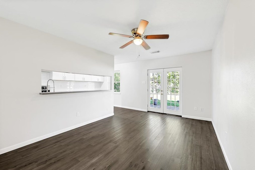 5023 Tavenor Ln, Houston TX  77048-2643 exterior