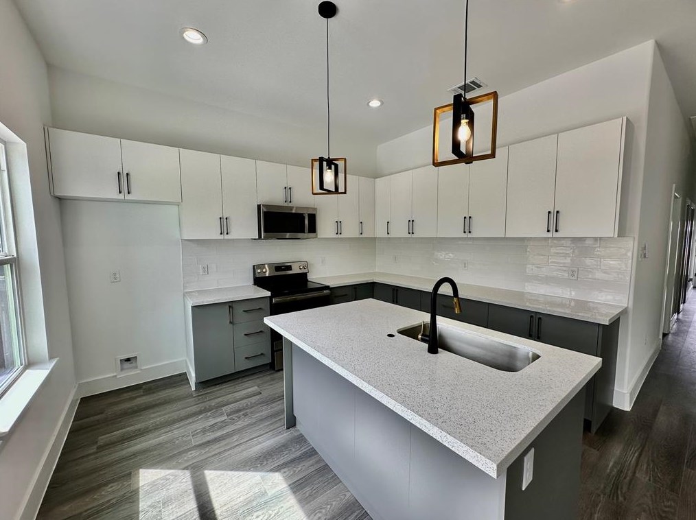 4909 Higgins St #a/b, Houston, TX 77033