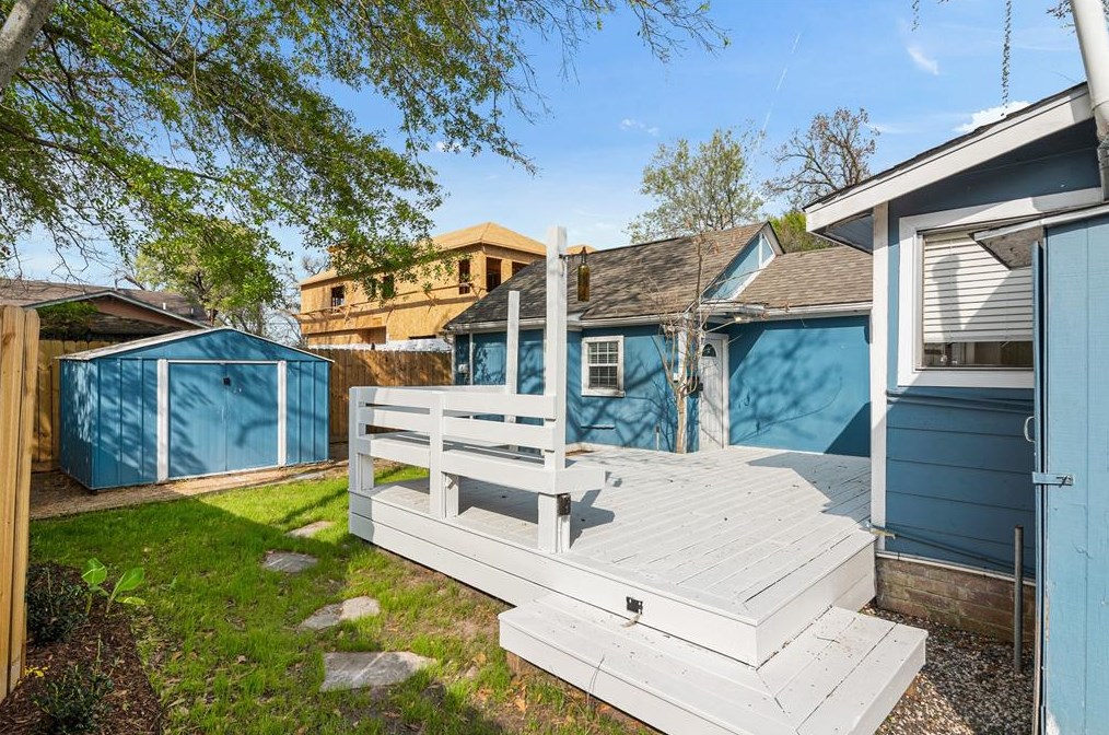320 Coronado St #b, Houston, TX 77009