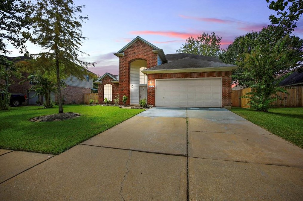 1820 Branch Hill Dr, Pearland, TX 77581