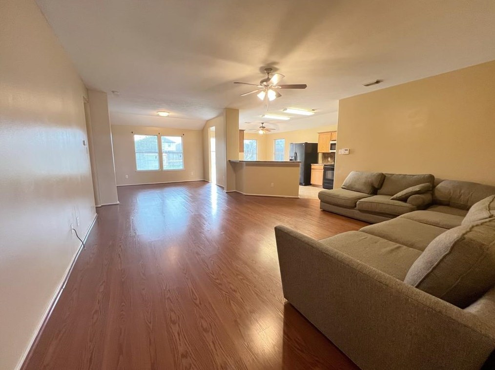 2706 Trinity Glen Ln, Houston TX  77047-2500 exterior