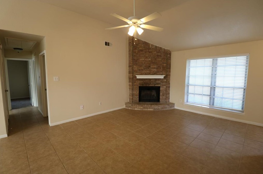 3203 Fox Run Dr, Alvin, TX 77511