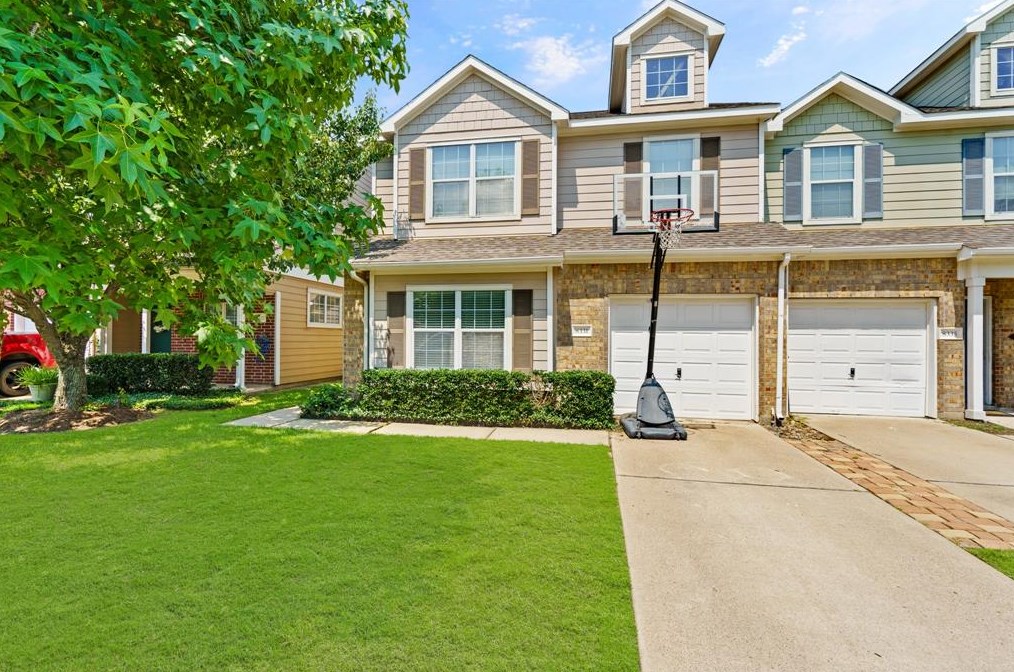 8331 Gros Ventre Ln, Houston, TX 77095-2061