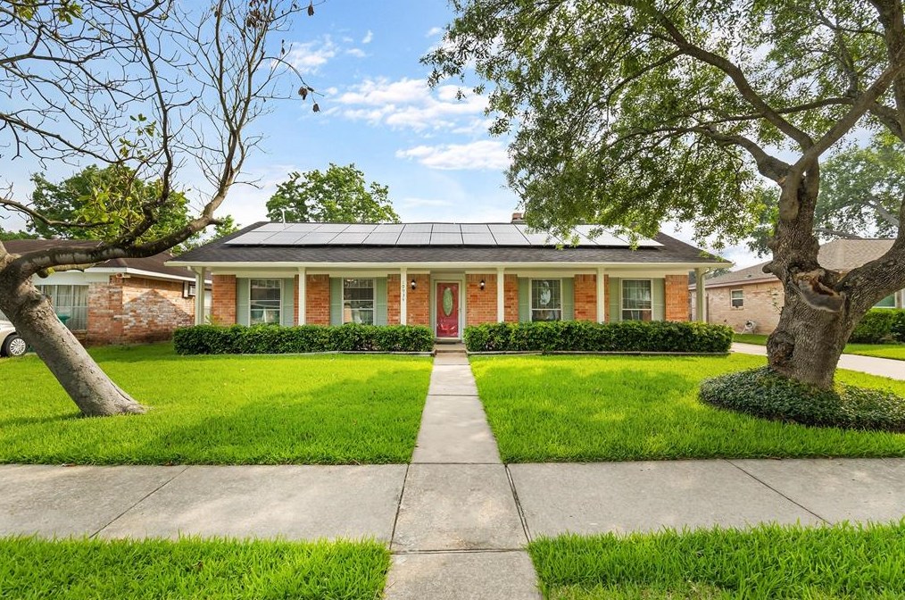10934 Sageyork Dr, Houston, TX 77089-3622