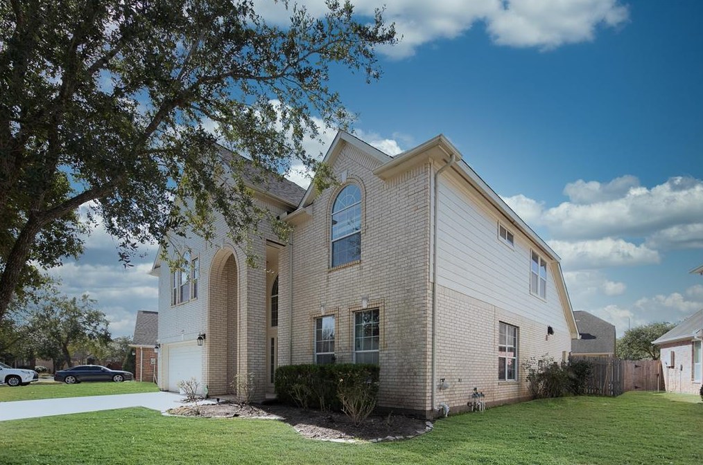 4911 Russett Ln, Sugar Land, TX 77479