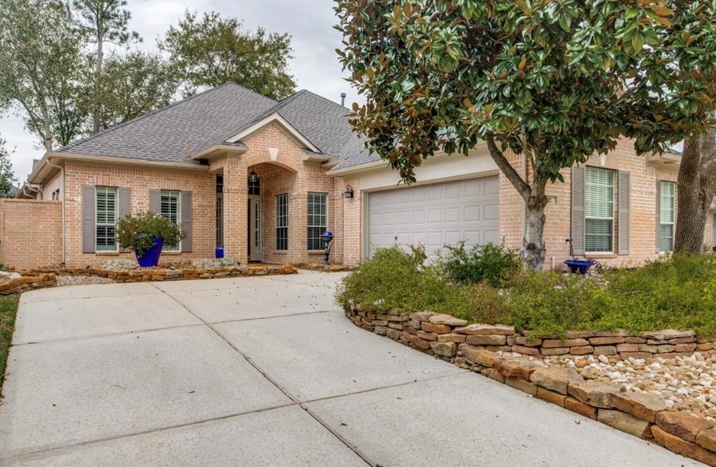 27 Rockledge Dr, Spring, TX 77382-5334