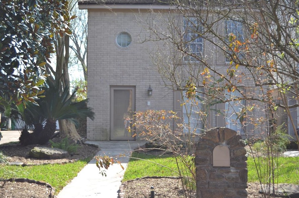 5633 Sheraton Oaks Dr, Houston, TX 77091