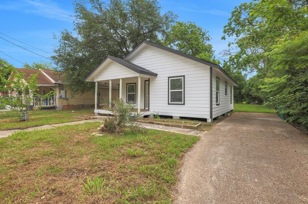 2104 Carolina St, Baytown, TX 77520