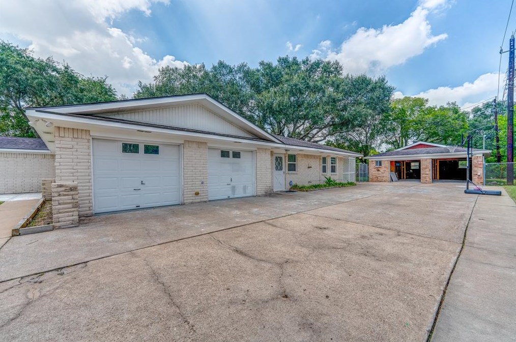 1102 Mesa Verde Dr, Missouri City, TX 77489-1503