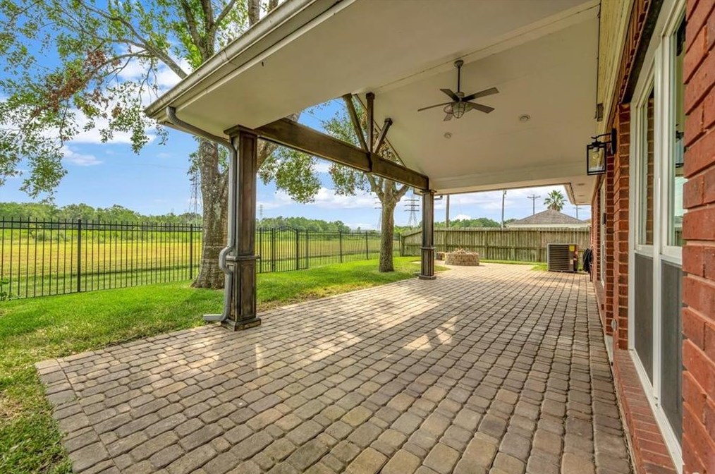 146 Bayou Bend Dr, League City, TX 77573