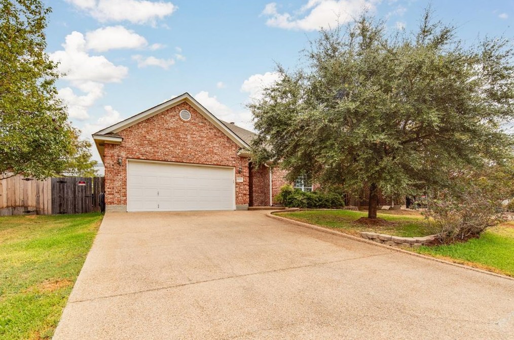4003 Reatta Ln, College Station, TX 77845-5379