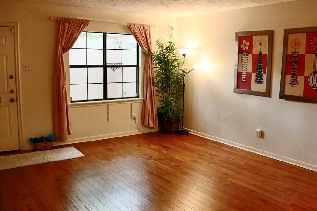 5242 Arboles Dr, Houston TX  77035-2804 exterior