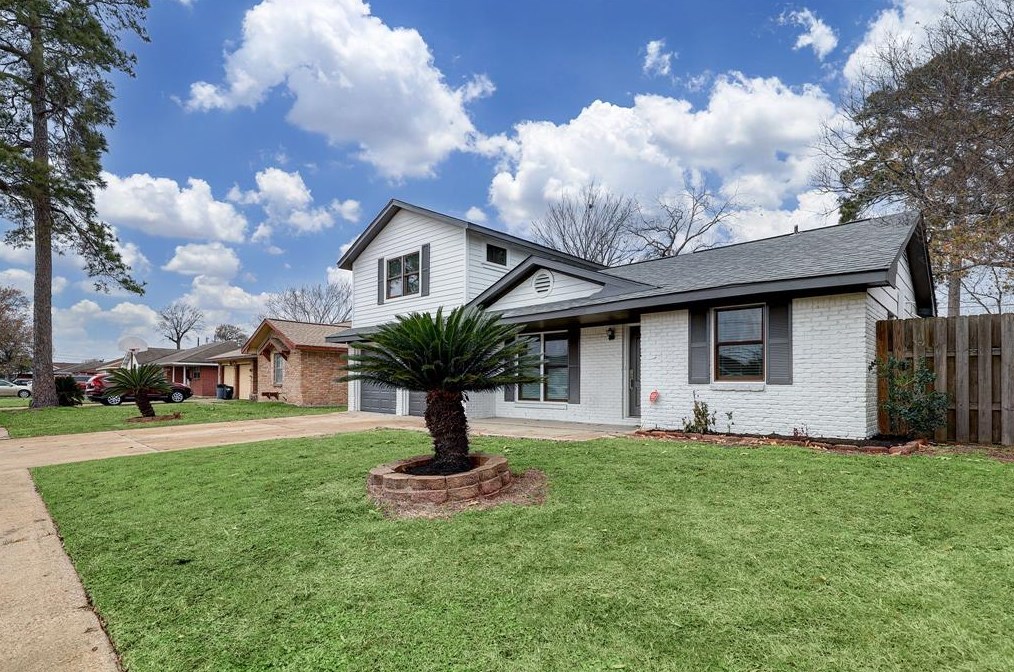 13927 Hollypark Dr, Houston, TX 77015-3007